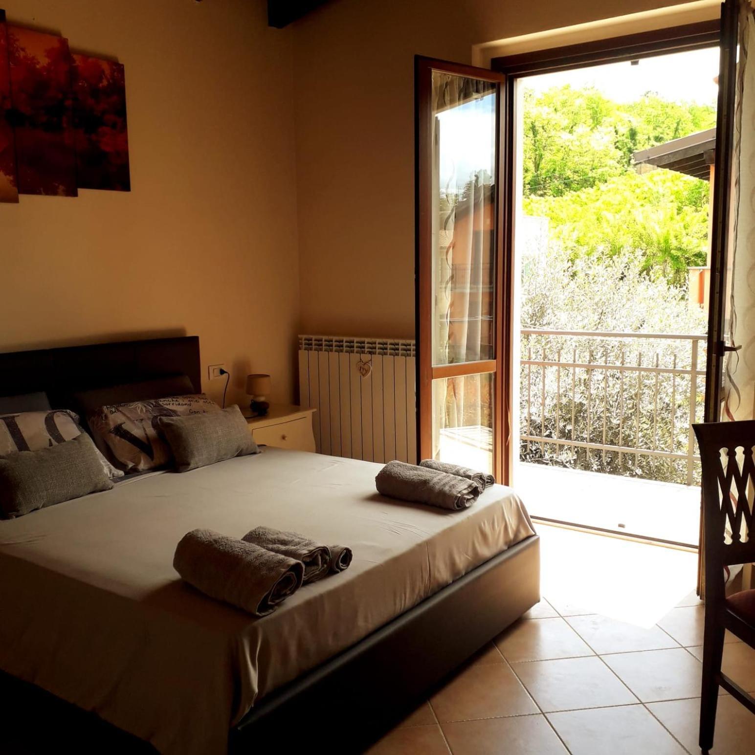 Beb Ulivo Bed & Breakfast Santa Giuletta Exterior foto